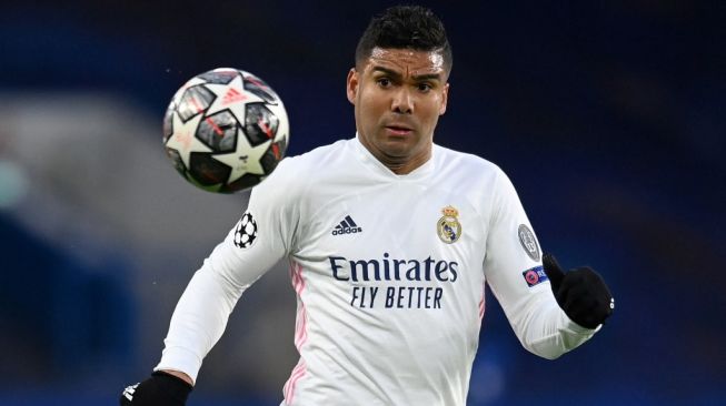 Gelandang Real Madrid, Casemiro tampil pada laga leg kedua semifinal Liga Champions kontra Chelsea di Stamford Bridge, London, Kamis (6/5/2021) dini hari WIB. [GLYN KIRK / AFP]