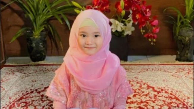 Potret Bilqis putri Ayu Tingting Berhijab. [Instagram/ayutingting92]