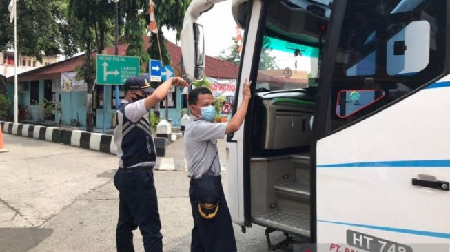 Perdana Larangan Mudik, Cuma 1 Orang Bisa Berangkat dari Terminal Kalideres