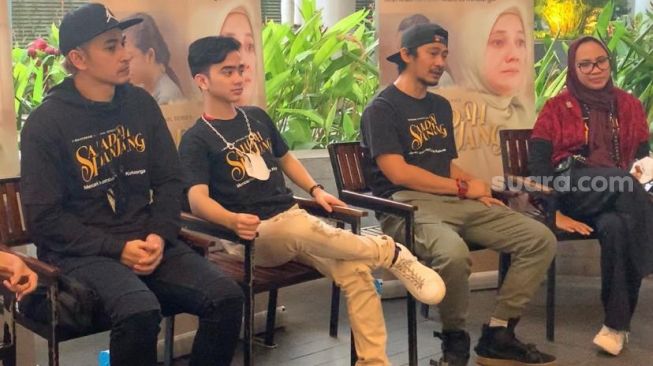 Konfrensi pers series Sajadah Panjang yang dibintangi Donny Alamsyah, Cut Mini, Arbani Yasiz, Hasyakyla Utami dll. [Yuliani/Suara.com]