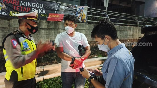 Terjaring Penyekatan, Pemobil Tantang Polisi Ikut ke Rumahnya di Tambun