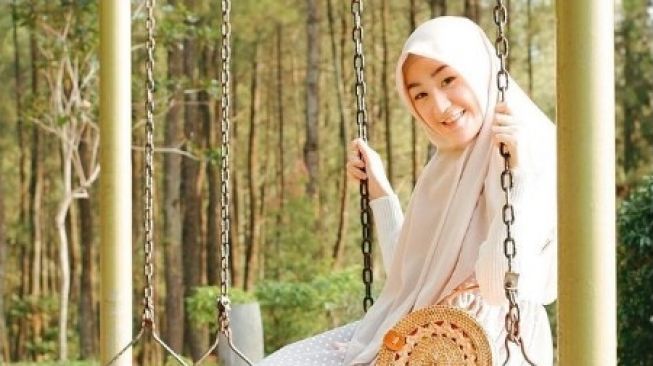 Heboh Kabar Larissa Chou Lepas Hijab dan Tinggalkan Islam Setelah Cerai