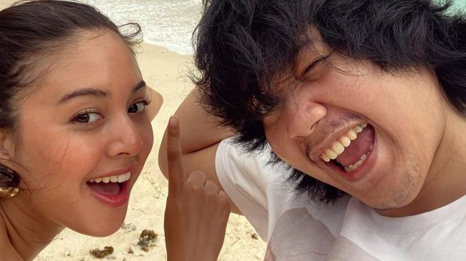 Aurelie Moeremans dan Hanif Ramadhana Rayakan Setahun Pacaran, Warganet Iri