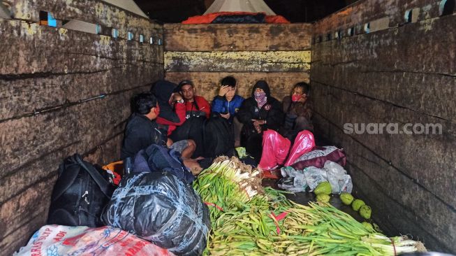 "Nyamar Jadi Sayur",  Pemudik Tujuan Garut Tertangkap di Tol Japek