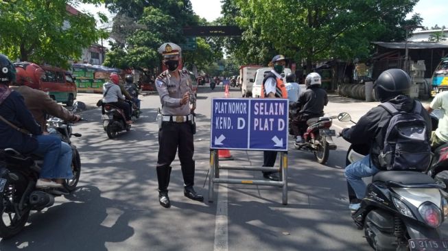 Petugas Istirahat, Kendaraan Pelat B Bebas Melenggang Masuk Kota Bandung