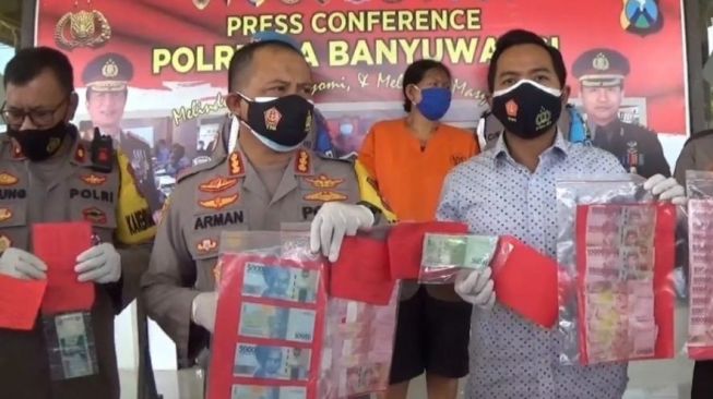 Emak-emak di Banyuwangi Bikin Uang Palsu Pakai Printer dan Setrika