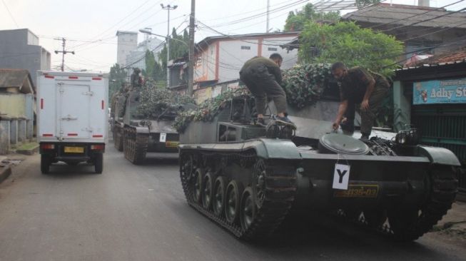 Turunkan Tank, TNI Bantah Halau Pemudik di Perbatasan Bekasi-Bogor