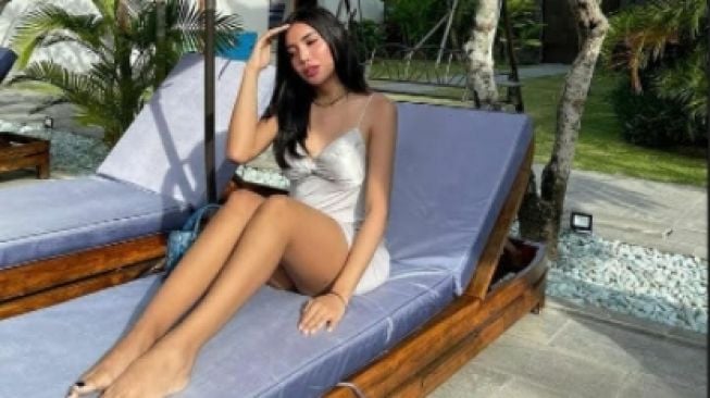 Potret menawan Millen Cyrus liburan di Bali  [Instagram/millencyrus]