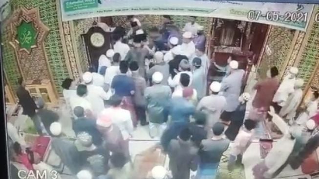 Sudah Dua Kali Kasus Penyerangan kepada Imam Salat, MUI: Usut Tuntas