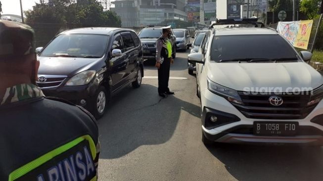 Coba Kelabui Petugas, Pemudik Ini Kendarai Mobil Test Drive