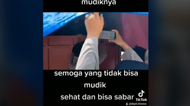 Pemudik terciduk petugas (tiktok.com/@depit.khansa)