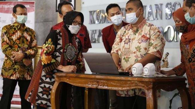 Mensos Terima Hibah Mesin Braile ITT Surabaya: Bisa Bantu Anak Mandiri