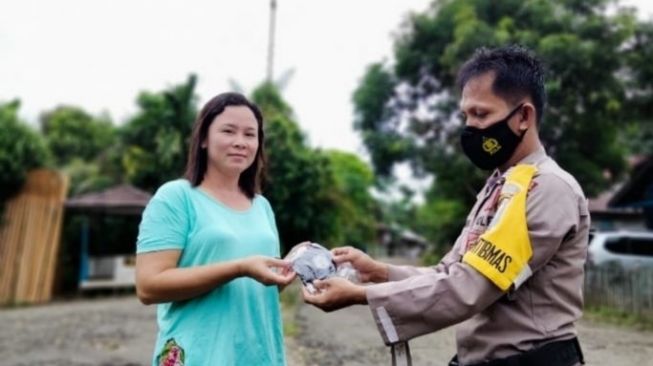 Edukasi Warga Agar Tetap Gunakan Masker