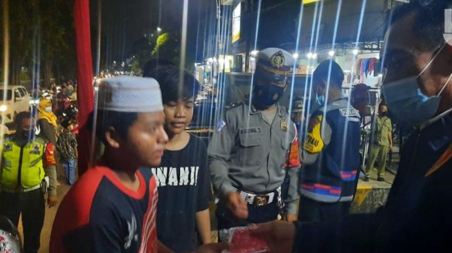 Malam Lailatul Qadar, Makam Sunan Ampel Dibanjiri Warga