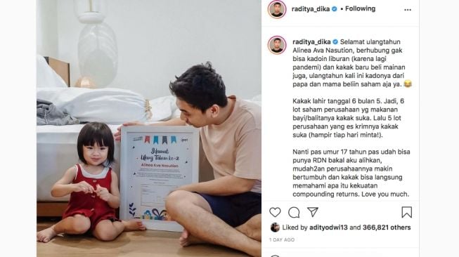 Tangkapan layar Raditya Dika memberikan saham kepada anaknya. [Instagram]