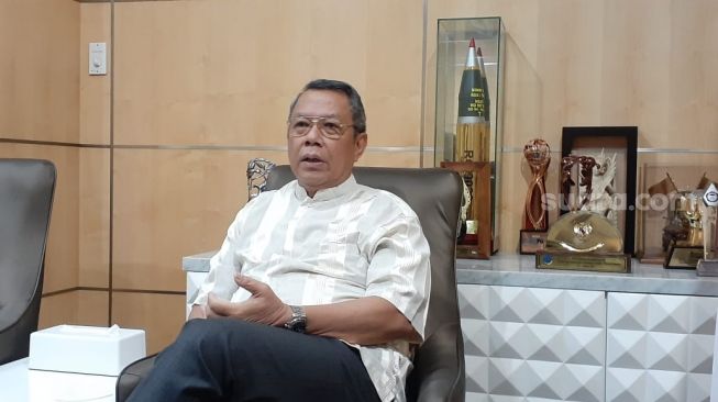 Wali Kota Tangsel Benyamin Davnie ditemui di ruang kerjanya di Pusat Pemerintahan Kota Tangerang Selatan, Jumat (7/5/2021). [Suara.com/Wivy Hikmatullah]