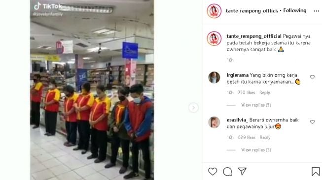 Karyawan toko saat mengantre dibagi THR (Instagram)