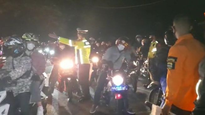 Diputar Balik, Pemudik Adu Mulut dengan Polisi di Pos Lingkar Gentong