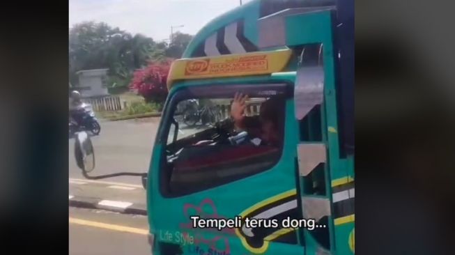 Kisah haru pemudik ketemu ayahnya di tempat tak terduga.(TikTok)