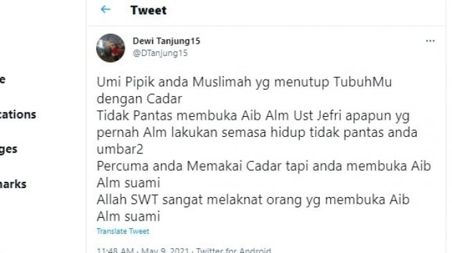 Cuitan Dewi Tanjung soal Umi Pipik bongkar pernah dipoligami Alm Uje.[Twitter/@DTanjung15]