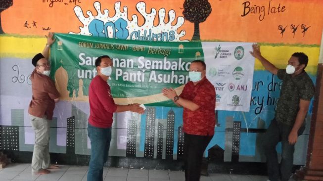 Jelang Lebaran, FJS dan Industri Sawit Kasih Bantuan Untuk Anak Yatim