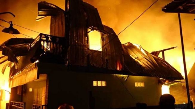 Dini Hari, 28 Rumah Terbakar di Makassar