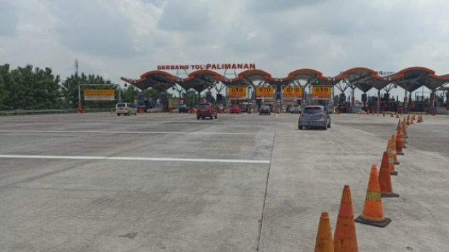 Ribuan Kendaraan Lakukan Arus Balik Lebaran 2022 Melintasi Tol Palikanci, Cirebon