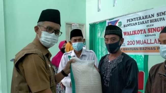 Alhamdulillah, Ratusan Mualaf di Singkawang Dapat Bantuan Sembako