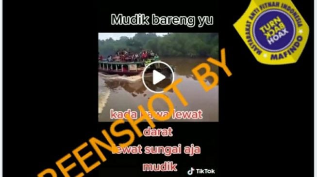 CEK FAKTA: Viral Video Warga Mudik Lewat Sungai, Benarkah?