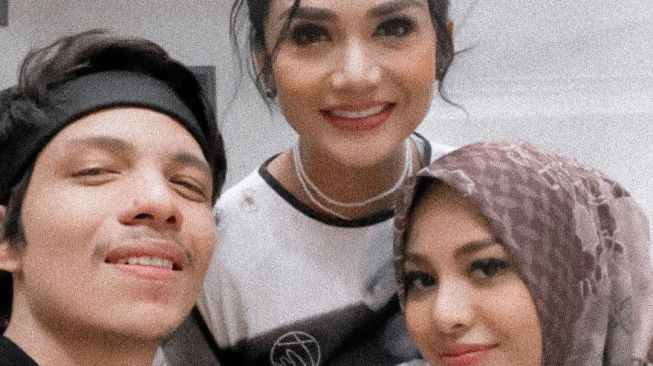 Krisdayanti Peluk Aurel Hermansyah Dan Atta Halilintar Yuni Shara Terharu