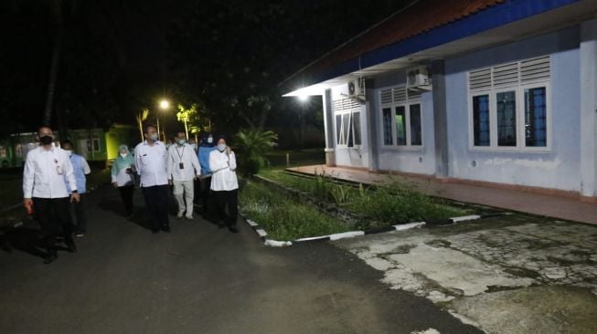 Mensos Risma Kunjungi Balai Rehabilitasi Korban Napza di Bogor Malam Hari