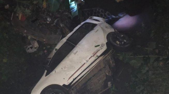 Terjun ke Jurang 7 Meter di Natar, Minibus Ayla Ringsek, Supir Meninggal