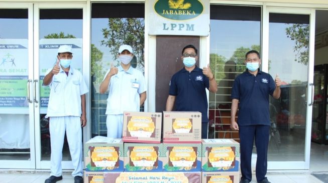Jababeka Bagikan Sembako untuk Kaum Dhuafa di 13 Desa Kawasan Industri