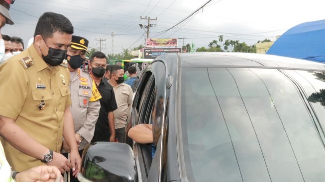 Jelang Lebaran, Bobby Nasution Tinjau Langsung Penyekatan Batas Kota