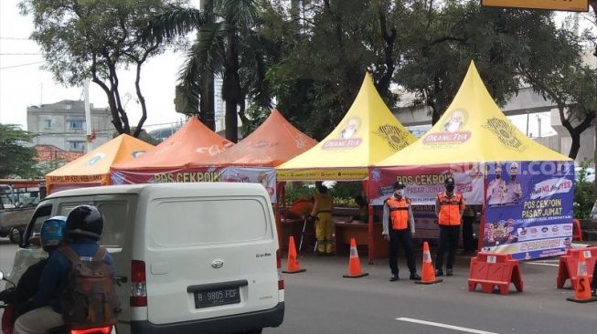 Kawasan Aglomerasi, Petugas Pos Pasar Jumat Siap Putar Balik Pemudik Lokal