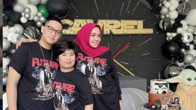 Jarang Terekspos, Simak Profil Gavrel Anak Angkat Mama Rieta Berikut