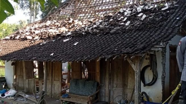 Ratusan Petasan Meledak di Tulungagung, Rumah Abdullah Hancur Tak Berbentuk