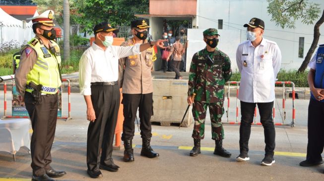 Bupati Tangerang Pantau Posko Penyekatan Mudik di Gerbang Tol Cikupa