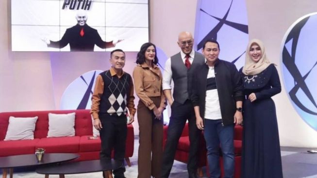 Yuni Sophia istri Bupati Nganjuk foto bareng artis. [Instagram/yunisophia_]