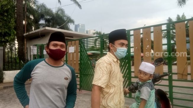 TPU Karet Bivak Ditutup, Peziarah: Nyekar Dilarang, Padahal Mau Kirim Doa