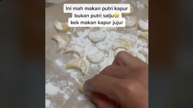 Salah bahan saat membuat kue Lebaran (tiktok.com/@erwinptr)