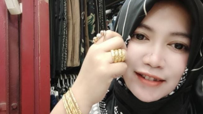 Profil Ayang Yasmin, Crazy Rich Malang yang Tebar Rp 100 Juta dari Balkon