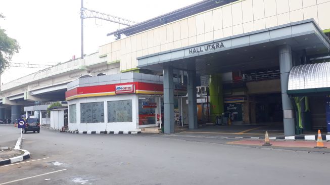 Stasiun Gambir sepi dari pemudik. (Suara.com/Novian)