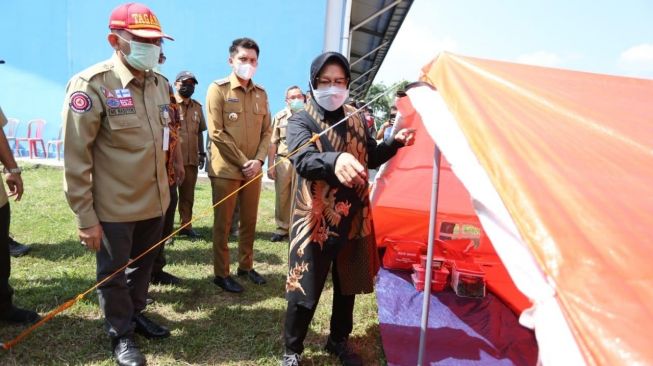 Antisipasi Bencana, Mensos Risma Pastikan Kesiapan Makanan dan Peralatan