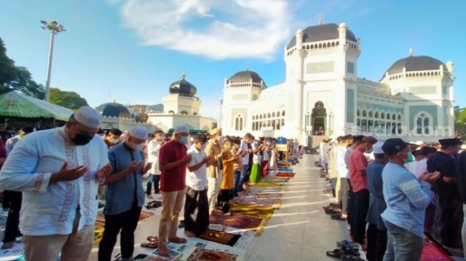 Simak! Berikut Ini Tata Cara Lengkap Salat Idul Fitri Disertai dengan Doa