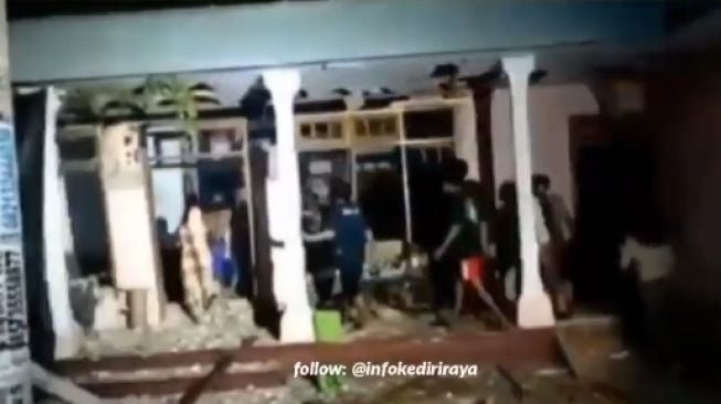 Petasan Meledak Malam Lebaran, Rumah Ambrol Tubuh Korban Terbelah