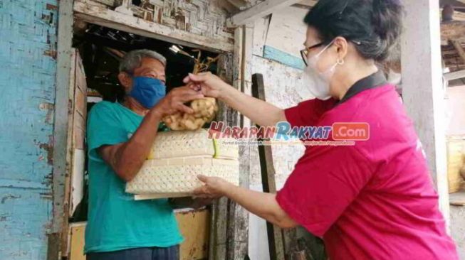 Indahnya Kebersamaan: Gereja di Ciamis Bagikan Ketupat Lebaran