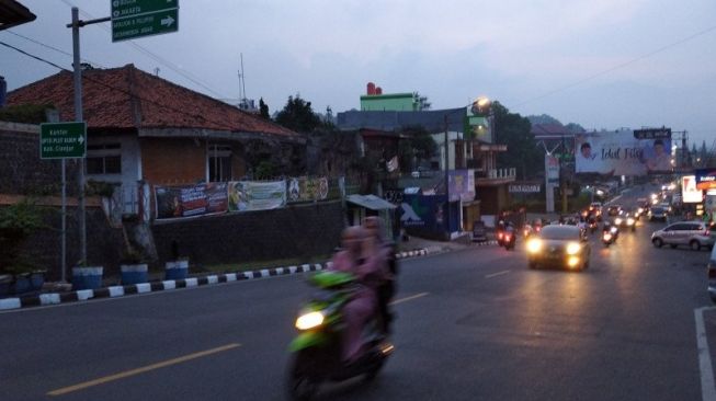 Tidak Ada Kemacetan Lalu Lintas Jalur Puncak-Cianjur Pada Kamis Malam