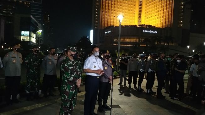 Anies Anjurkan Warga Jakarta Salat Ied di Rumah