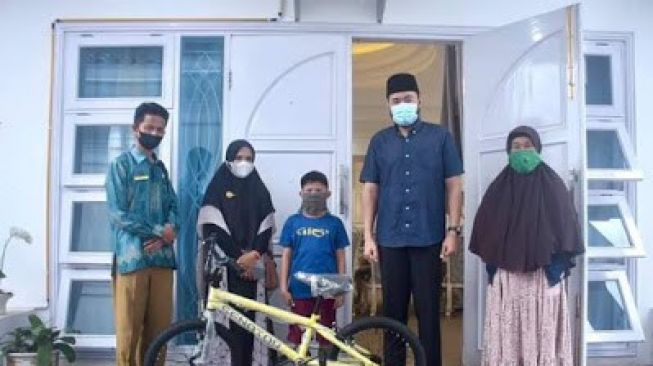 Berkah Sedekah, Daffa Dapat Sepeda dari Walikota